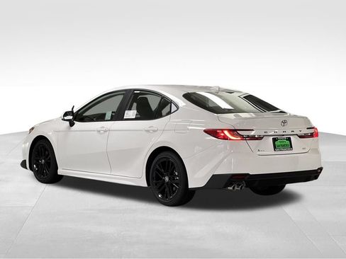 New 2026 Toyota Camry SE FWD image 3