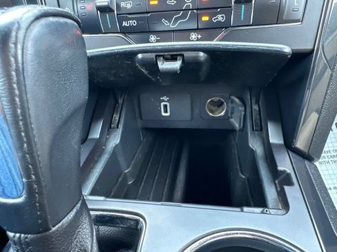 Used 2017 Ford Explorer XLT w/ Equipment Group 202A AWD/4WD image 32