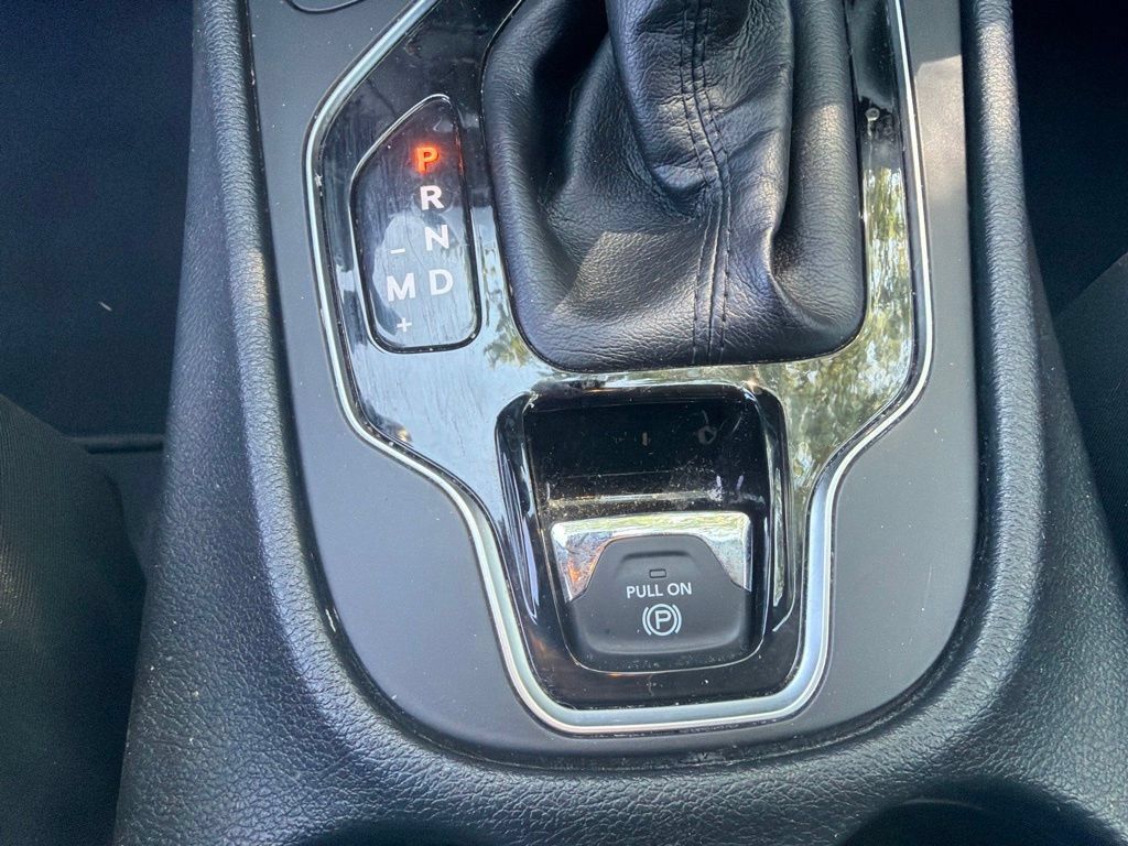 Used 2019 Jeep Cherokee Limited AWD/4WD image 27