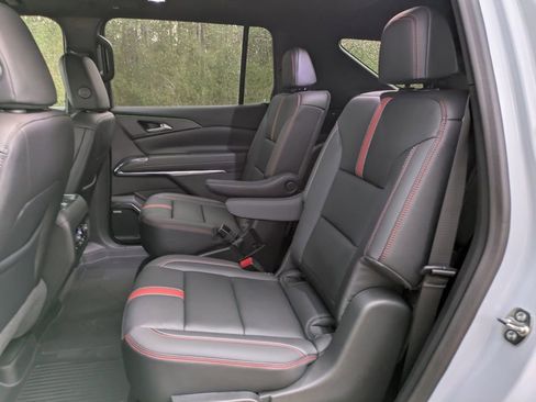 New 2026 Chevrolet Traverse RS w/ LPO, Floor Liner Package FWD image 16