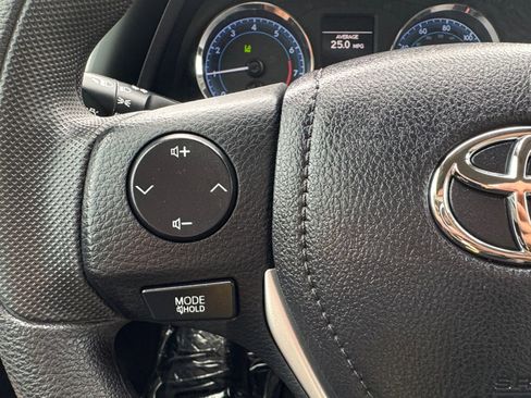 Used 2019 Toyota Corolla LE image 18