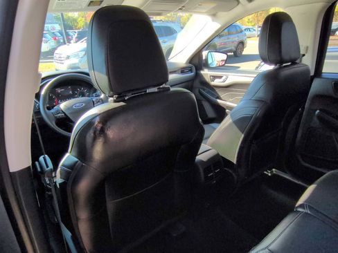 Used 2022 Ford Escape SEL image 19