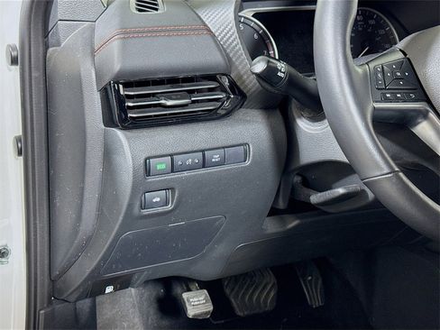 Used 2024 Nissan Sentra SR w/ SR Premium Package image 8