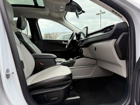 Used 2025 Ford Escape SE w/ PHEV Premium Package FWD image 9