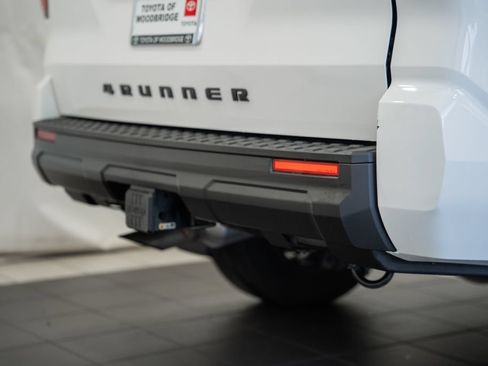 Used 2025 Toyota 4Runner SR5 AWD/4WD image 7