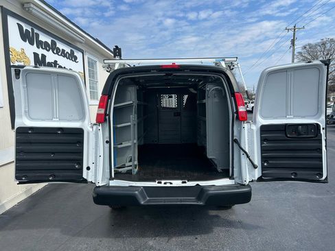 Used 2022 Chevrolet Express 2500 w/ Driver Convenience Package image 29