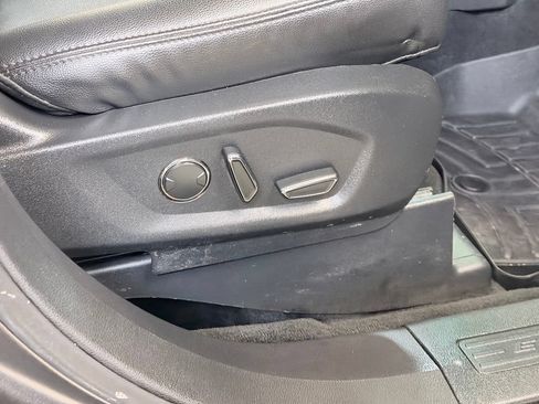 Used 2017 Ford Explorer XLT w/ Equipment Group 202A FWD image 35