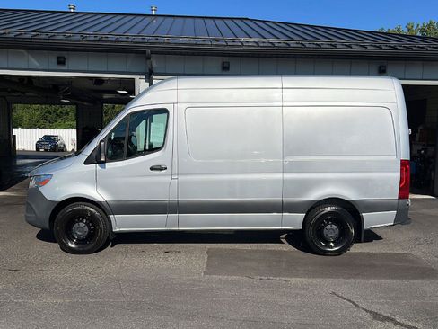 Used 2023 Mercedes-Benz Sprinter 2500 image 5