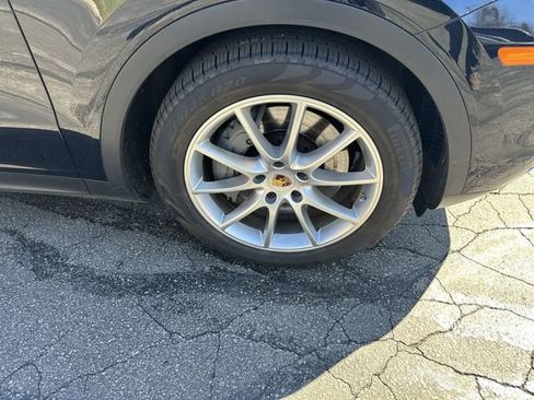 Used 2019 Porsche Cayenne S image 11