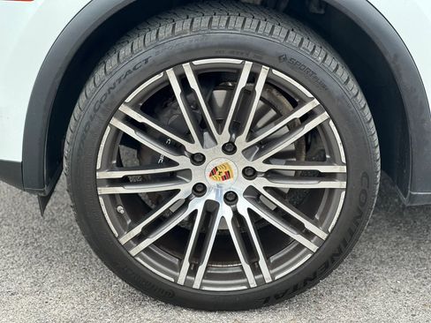 Used 2016 Porsche Cayenne AWD/4WD image 25