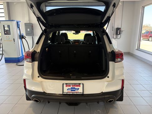 Used 2022 Chevrolet TrailBlazer RS FWD image 3