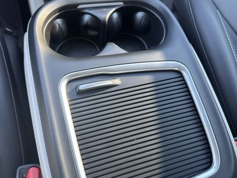 Used 2024 Chrysler Pacifica Touring-L FWD image 18