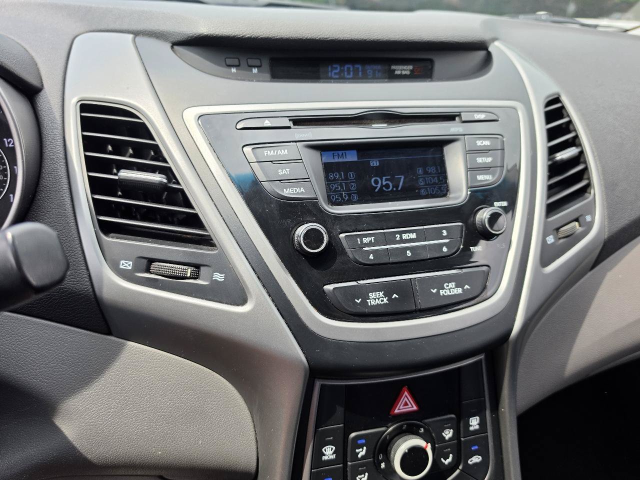 Used 2016 Hyundai Elantra SE FWD image 12