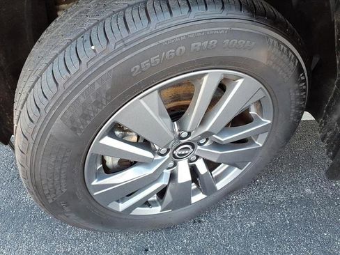 Used 2025 Nissan Pathfinder SV image 9