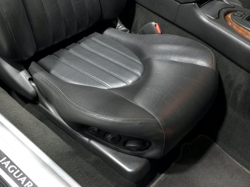 Used 2001 Jaguar XK8 Convertible RWD image 31