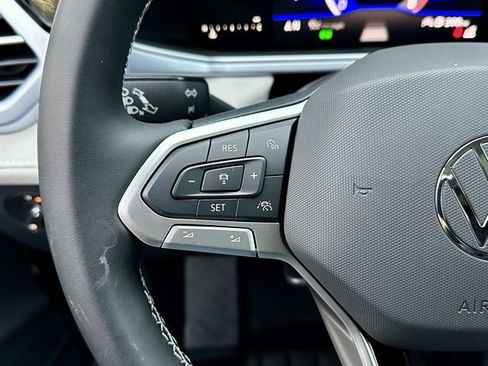 New 2026 Volkswagen Taos SE image 31