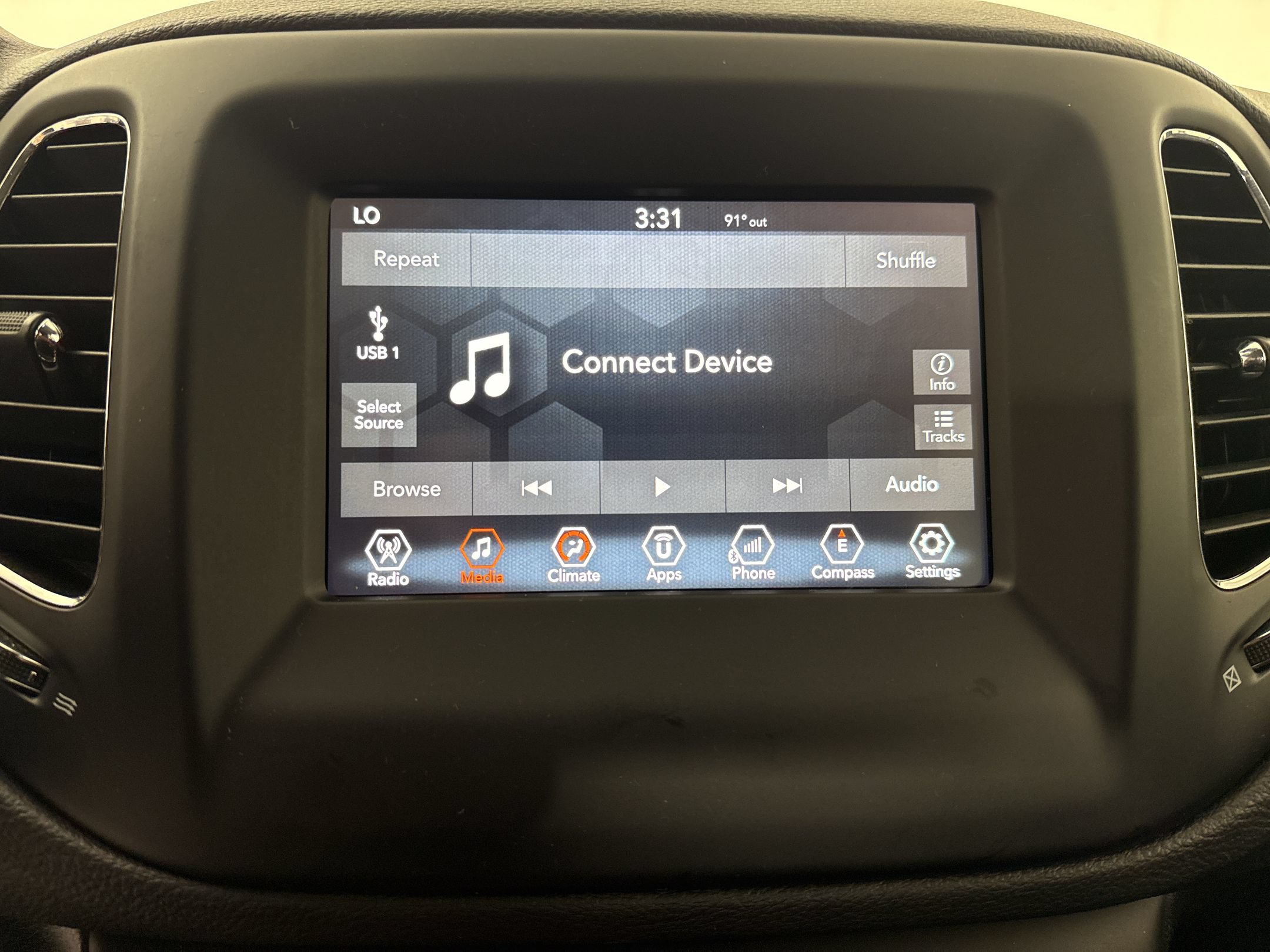 Used 2018 Jeep Compass Sport w/ Tech Group FWD image 18