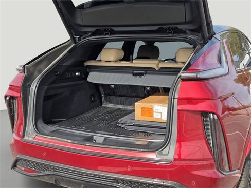 New 2026 Cadillac Lyriq V w/ Exterior Carbon Fiber Package image 17