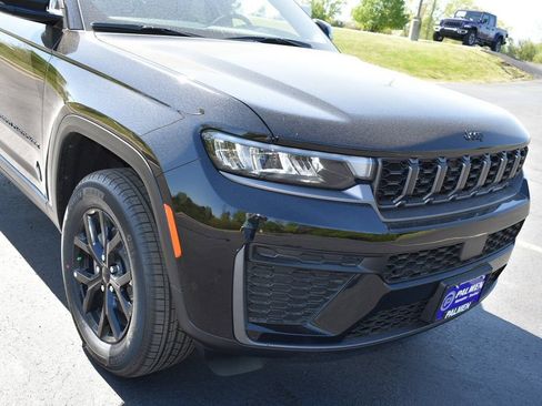 New 2026 Jeep Grand Cherokee Altitude AWD/4WD image 2