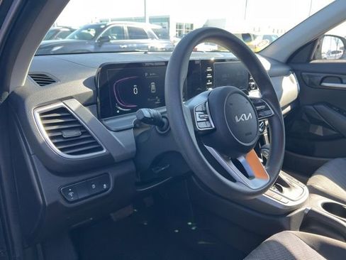 Certified 2024 Kia Seltos LX image 10