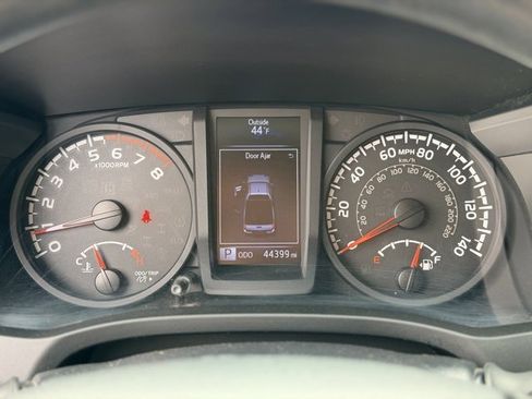 Used 2019 Toyota Tacoma SR5 image 8