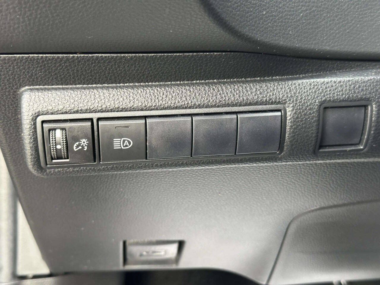 Used 2021 Toyota Corolla XLE FWD image 13
