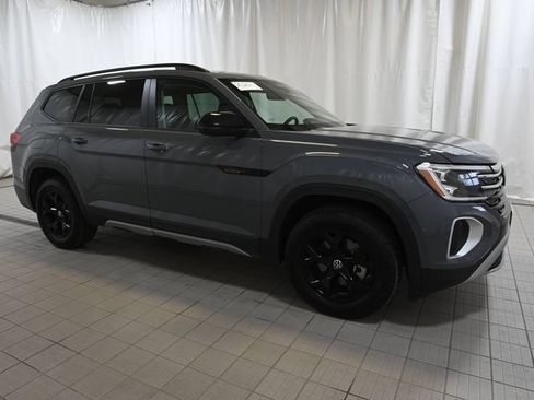 Used 2024 Volkswagen Atlas Peak Edition SEL AWD/4WD image 16