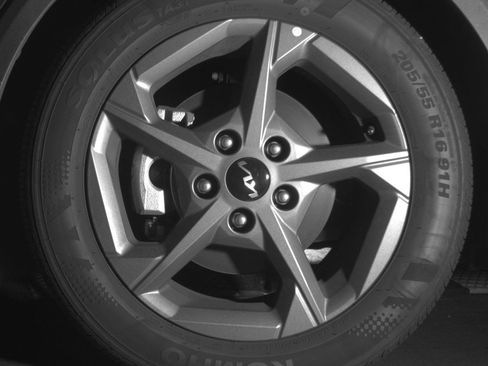 Used 2025 Kia K4 LXS image 12