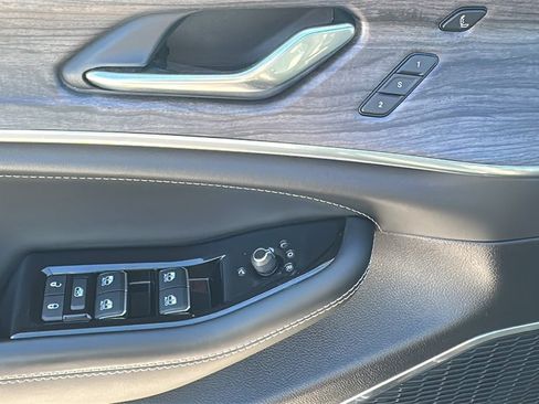 Used 2024 Jeep Grand Cherokee Overland w/ Adv Protech Group III image 12