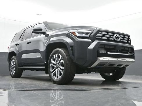 Used 2025 Toyota 4Runner Limited AWD/4WD image 31