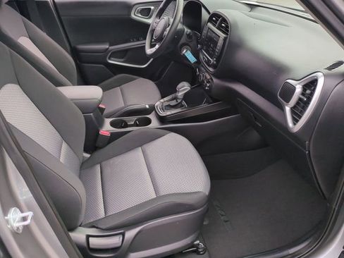 Used 2023 Kia Soul LX image 34