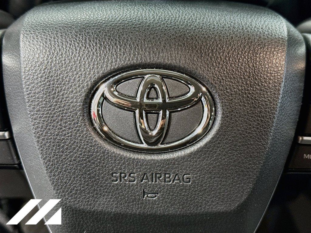 Used 2024 Toyota Sienna XLE AWD/4WD image 35