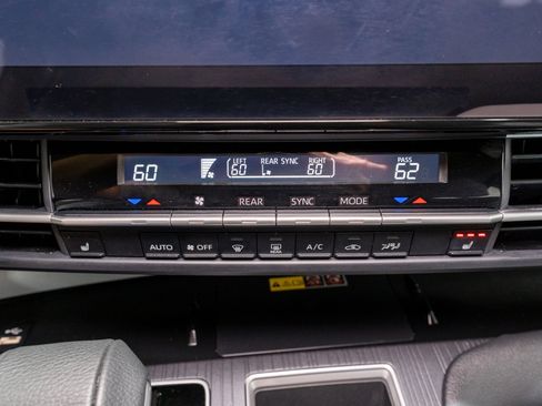 Used 2026 Toyota Sienna XLE FWD image 20