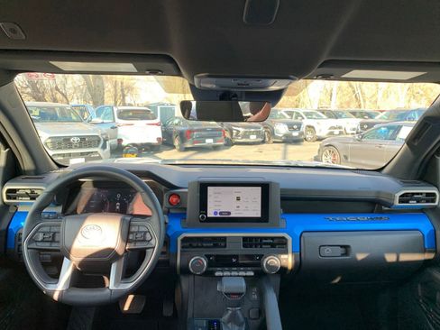 Used 2025 Toyota Tacoma TRD Off-Road image 32