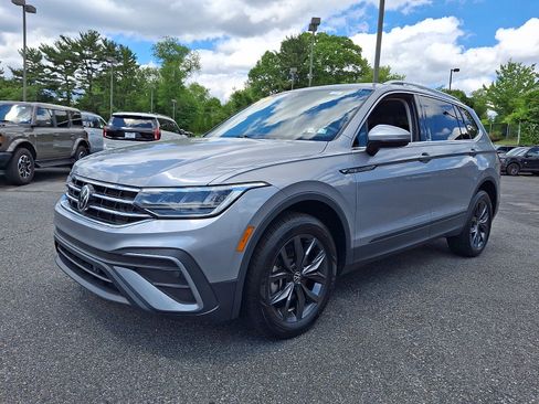 Used 2023 Volkswagen Tiguan SE AWD/4WD image 3