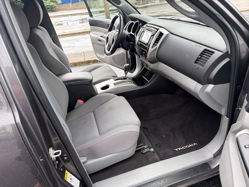 Used 2015 Toyota Tacoma 4x4 Access Cab V6 w/ TRD Sport Package image 35