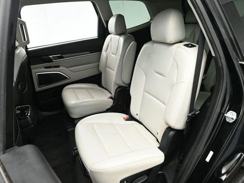 Used 2022 Kia Telluride S image 16