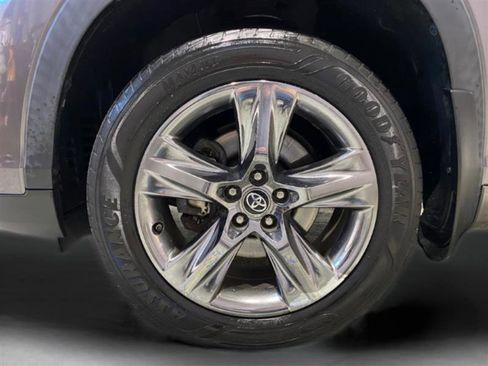 Used 2019 Toyota Highlander Limited Platinum image 7