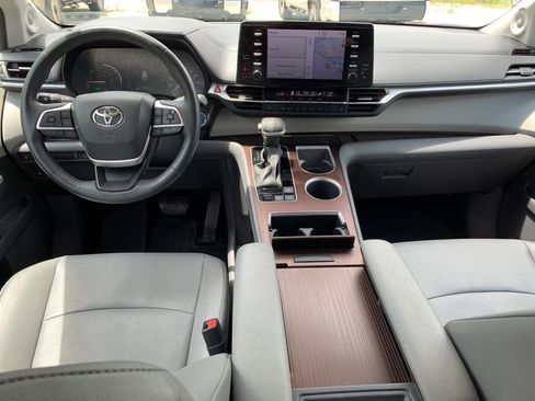 Used 2024 Toyota Sienna XLE w/ XLE Plus Package AWD/4WD image 16