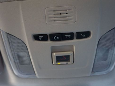 Used 2022 Toyota Corolla LE w/ Carpet Mat Package (TMS) FWD image 35