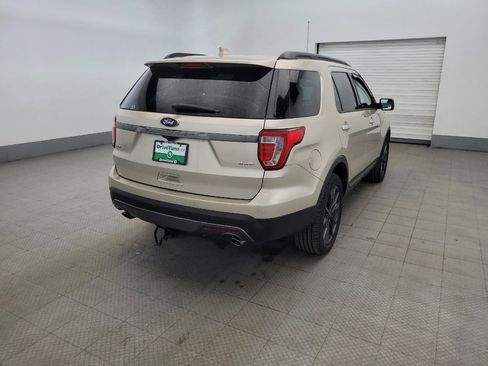 Used 2017 Ford Explorer XLT w/ Equipment Group 202A AWD/4WD image 9