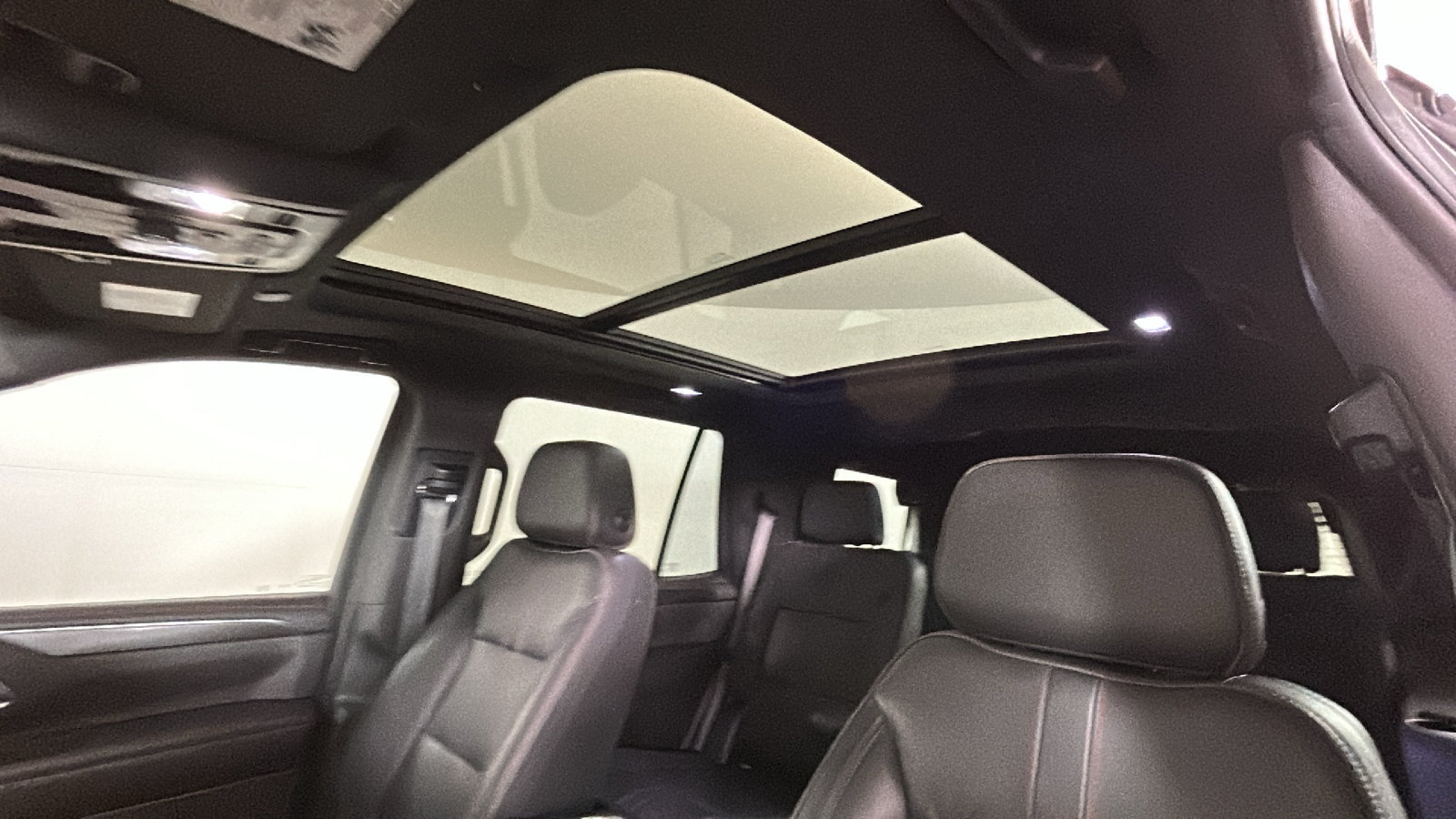 Used 2021 Chevrolet Tahoe RST w/ Luxury Package AWD/4WD image 16
