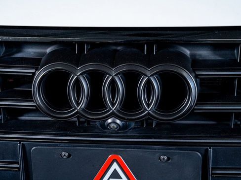 Used 2020 Audi S8 L w/ S8 Executive Package image 17