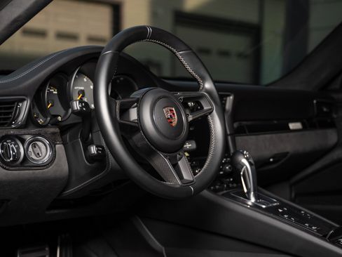 Used 2018 Porsche 911 GT2 RS RWD image 30
