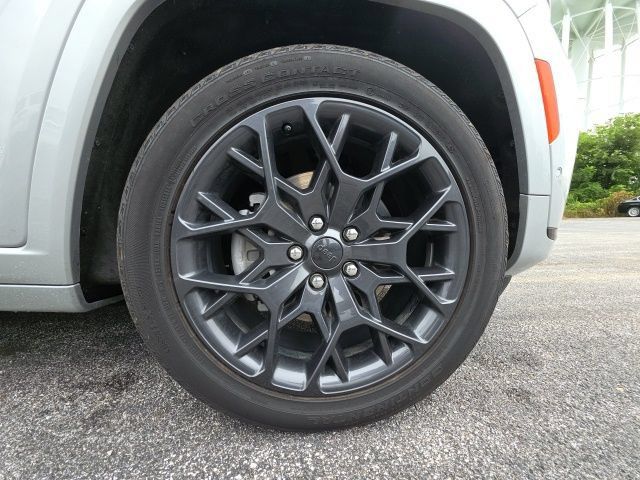Used 2025 Jeep Grand Cherokee L Summit AWD/4WD image 16