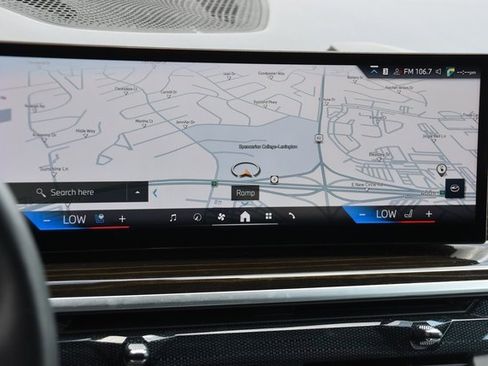 Used 2024 BMW X5 xDrive50e image 5