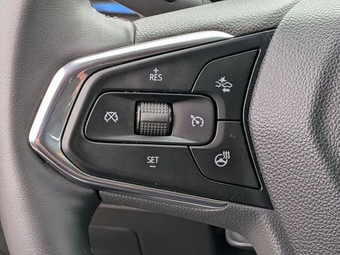 Used 2025 Chevrolet Trax LT w/ LT Convenience Package image 19