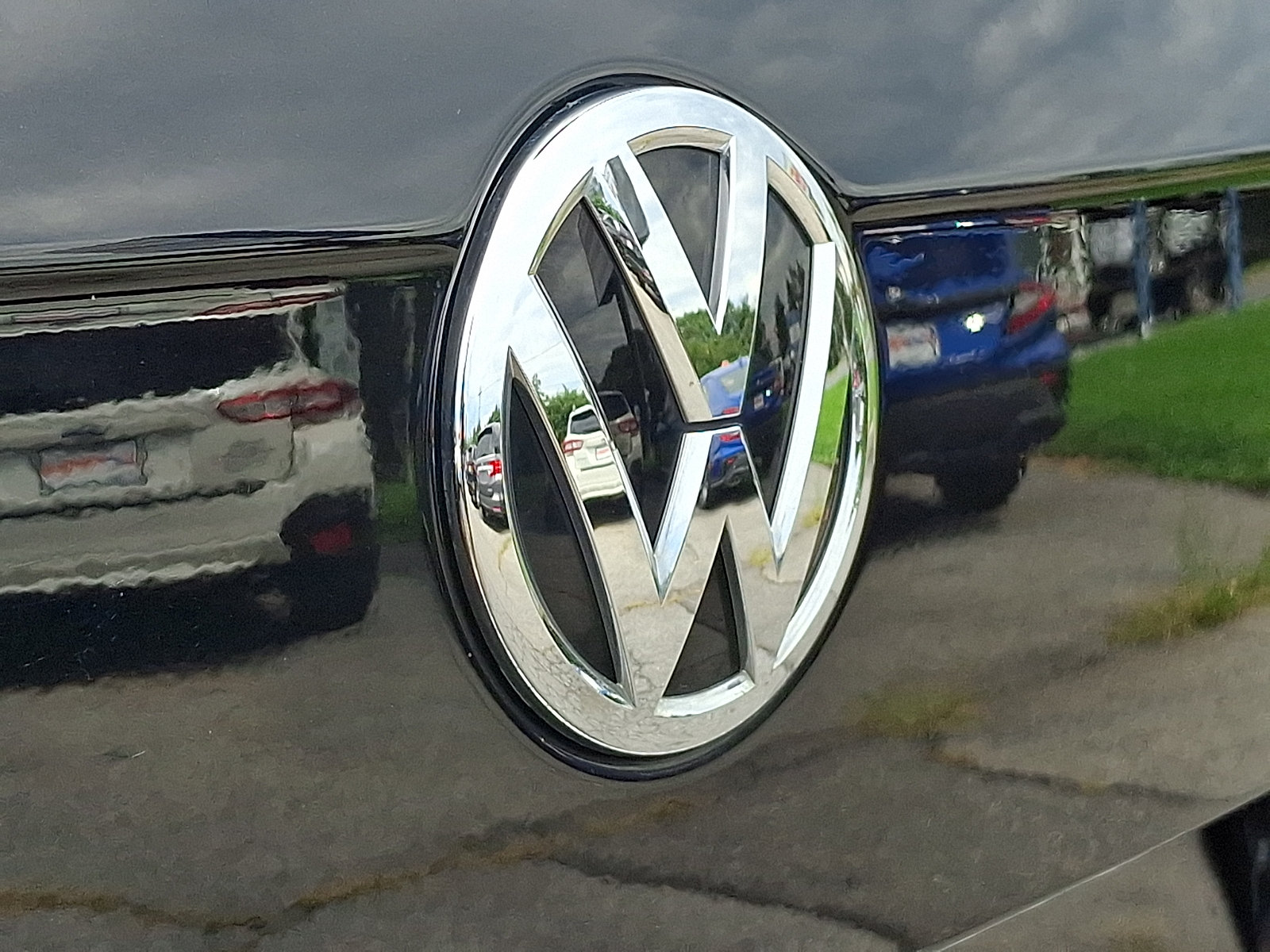 Used 2021 Volkswagen Tiguan SEL AWD/4WD image 31