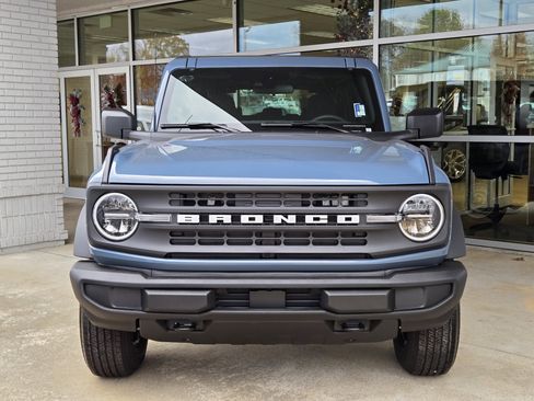 New 2025 Ford Bronco Base image 3