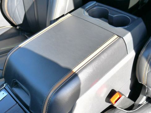 Used 2024 Ford Expedition Platinum image 33